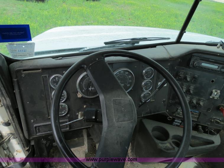 image for item A5348 1998 International 9100 semi truck