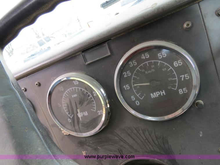 image for item A5348 1998 International 9100 semi truck