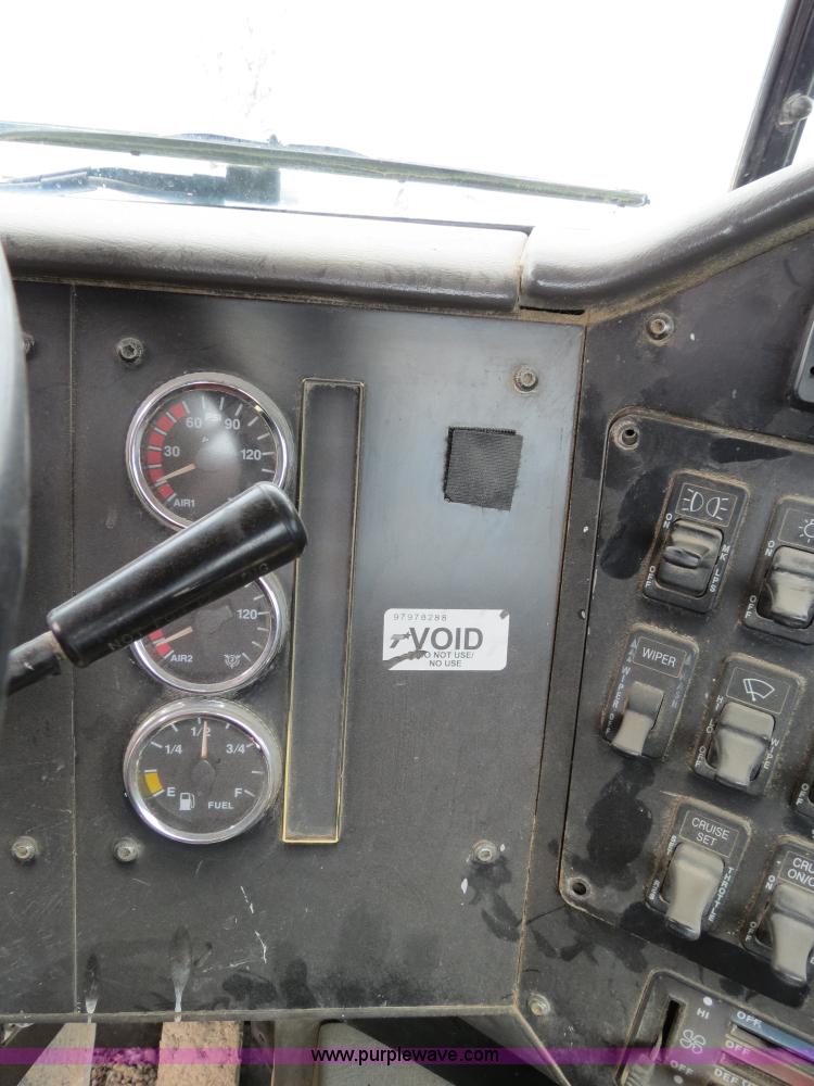 image for item A5348 1998 International 9100 semi truck