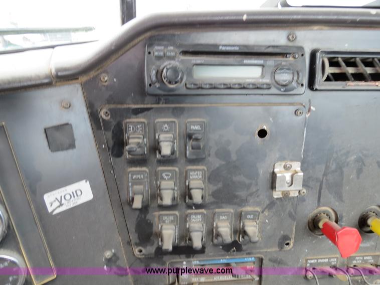 image for item A5348 1998 International 9100 semi truck