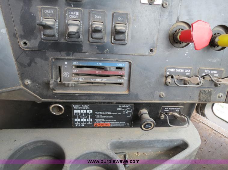 image for item A5348 1998 International 9100 semi truck