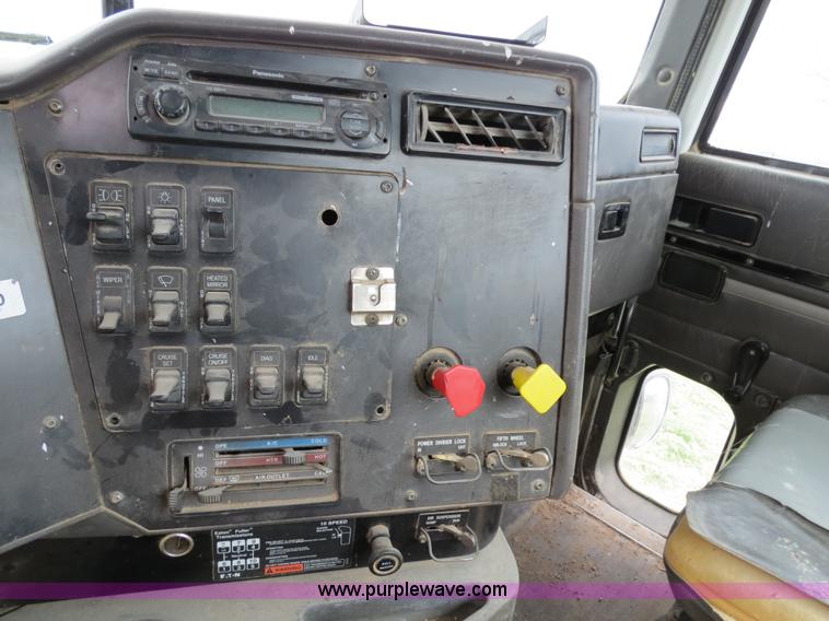 image for item A5348 1998 International 9100 semi truck