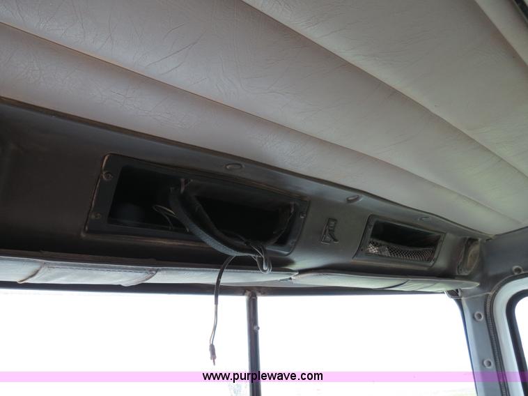 image for item A5348 1998 International 9100 semi truck