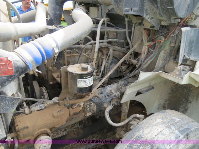 image for item A5348 1998 International 9100 semi truck