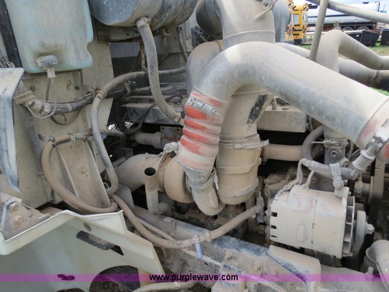 image for item A5348 1998 International 9100 semi truck