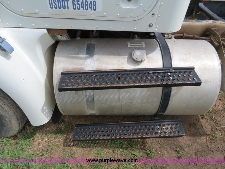 image for item A5348 1998 International 9100 semi truck