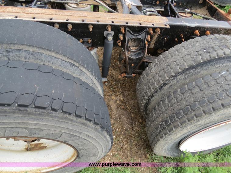 image for item A5348 1998 International 9100 semi truck