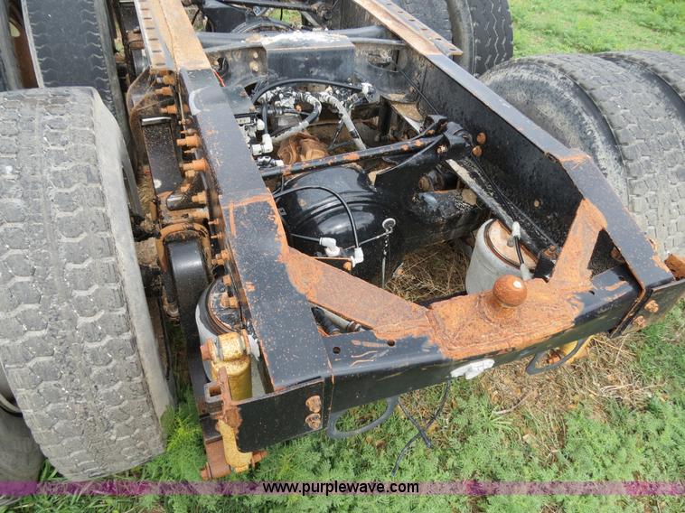 image for item A5348 1998 International 9100 semi truck