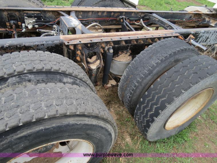 image for item A5348 1998 International 9100 semi truck