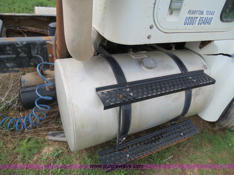 image for item A5348 1998 International 9100 semi truck