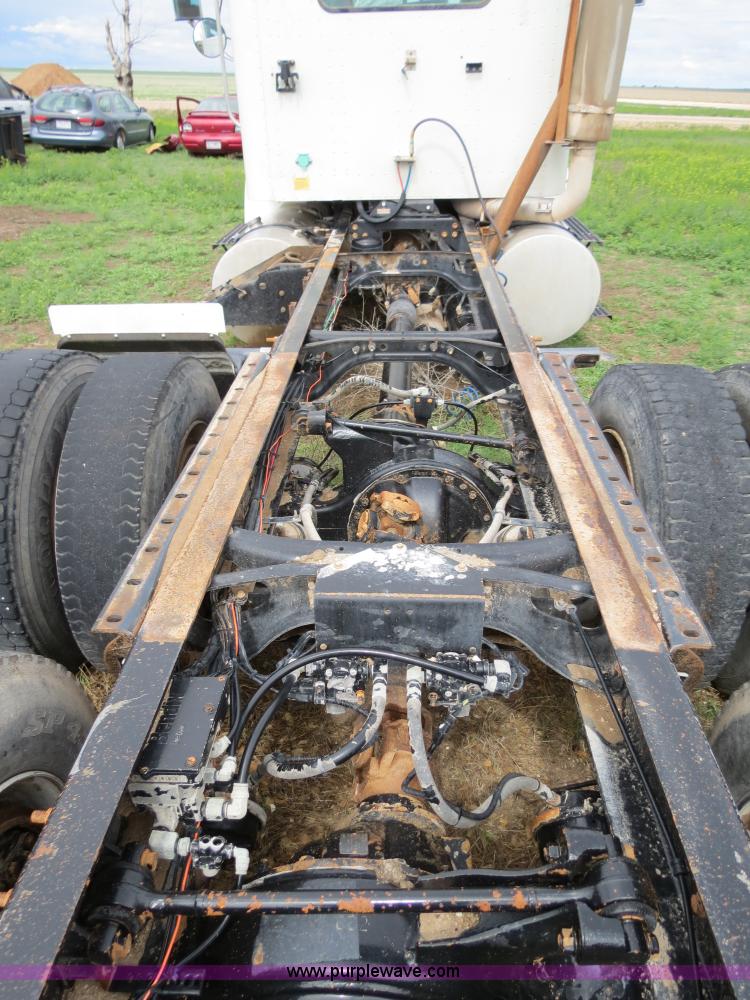 image for item A5348 1998 International 9100 semi truck