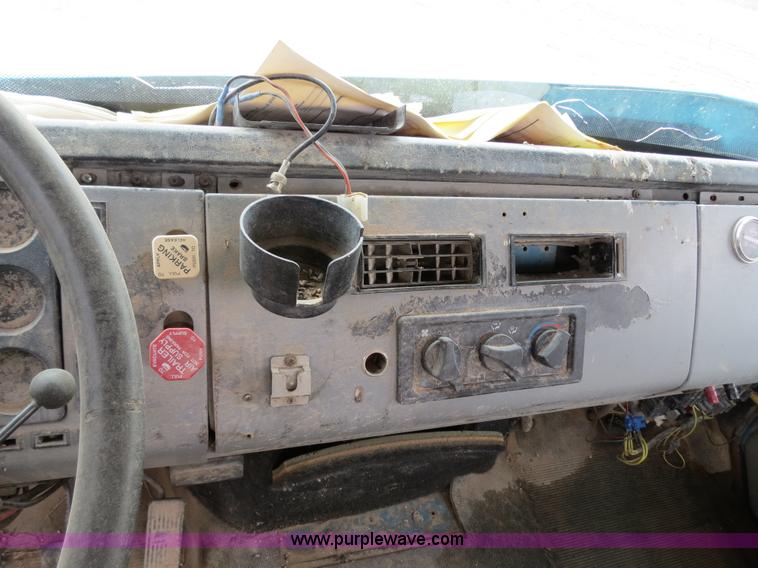 image for item A5353 1997 Freightliner FL112 semi truck