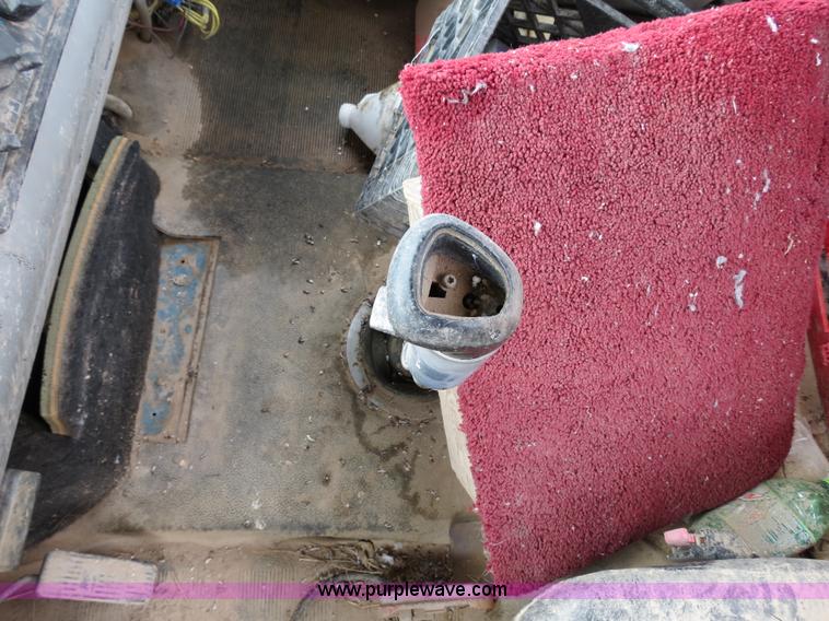 image for item A5353 1997 Freightliner FL112 semi truck