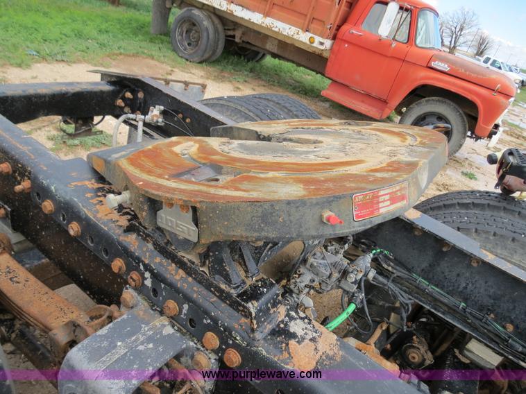 image for item A5353 1997 Freightliner FL112 semi truck