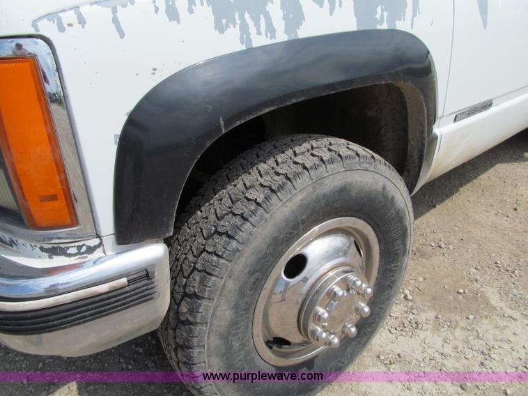 image for item A8322 1989 GMC K3500 pickup truck