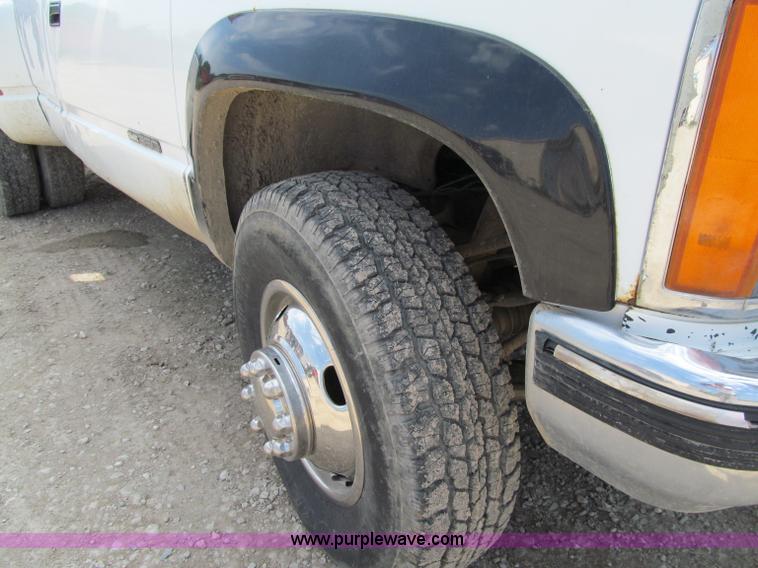 image for item A8322 1989 GMC K3500 pickup truck