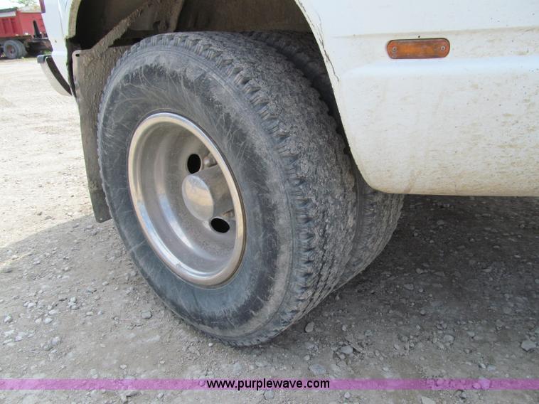 image for item A8322 1989 GMC K3500 pickup truck