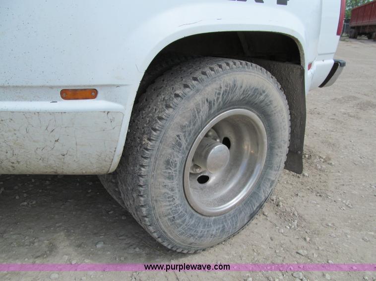 image for item A8322 1989 GMC K3500 pickup truck