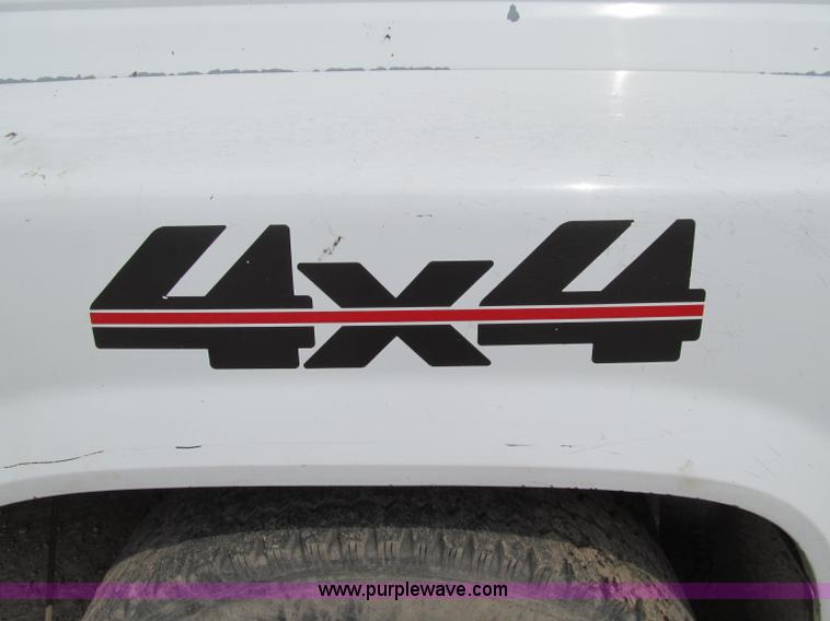 image for item A8322 1989 GMC K3500 pickup truck