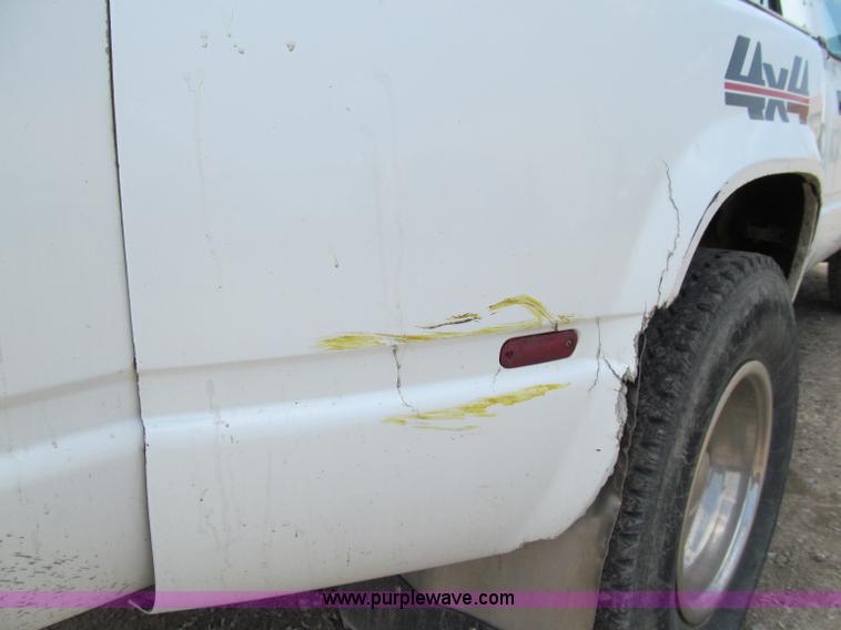 image for item A8322 1989 GMC K3500 pickup truck