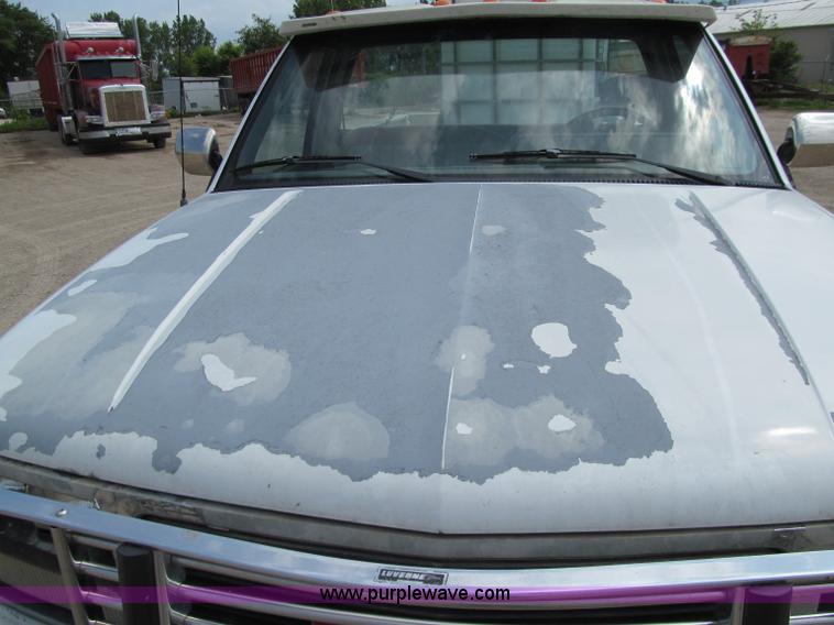 image for item A8322 1989 GMC K3500 pickup truck