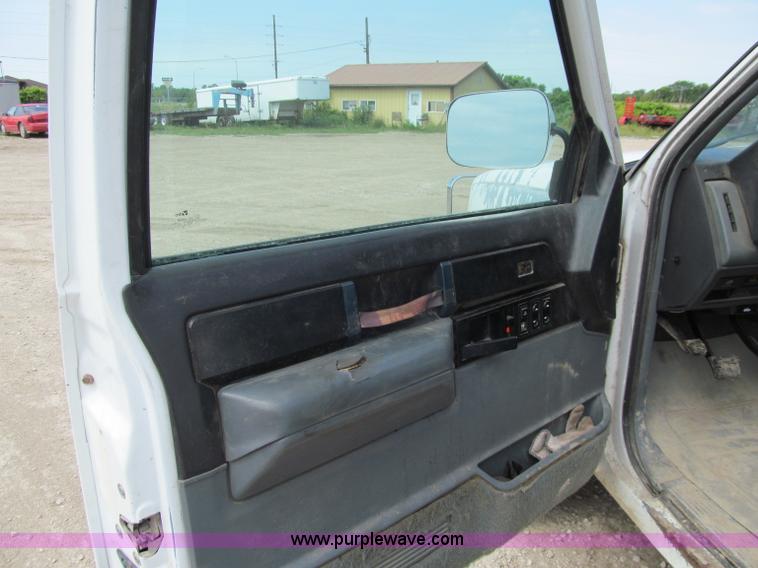image for item A8322 1989 GMC K3500 pickup truck