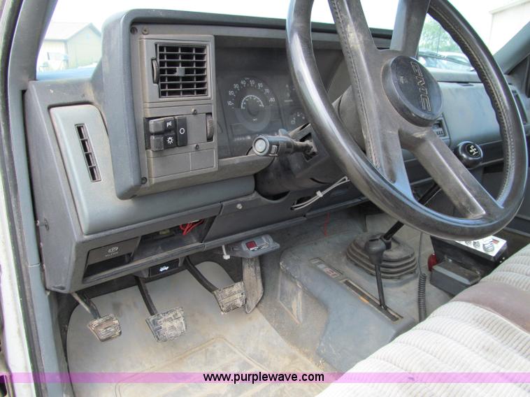 image for item A8322 1989 GMC K3500 pickup truck