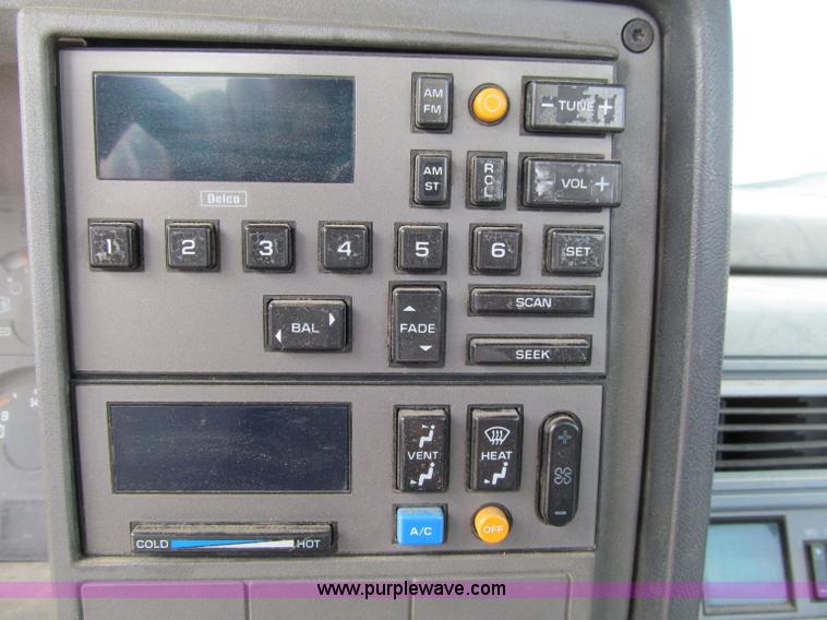 image for item A8322 1989 GMC K3500 pickup truck