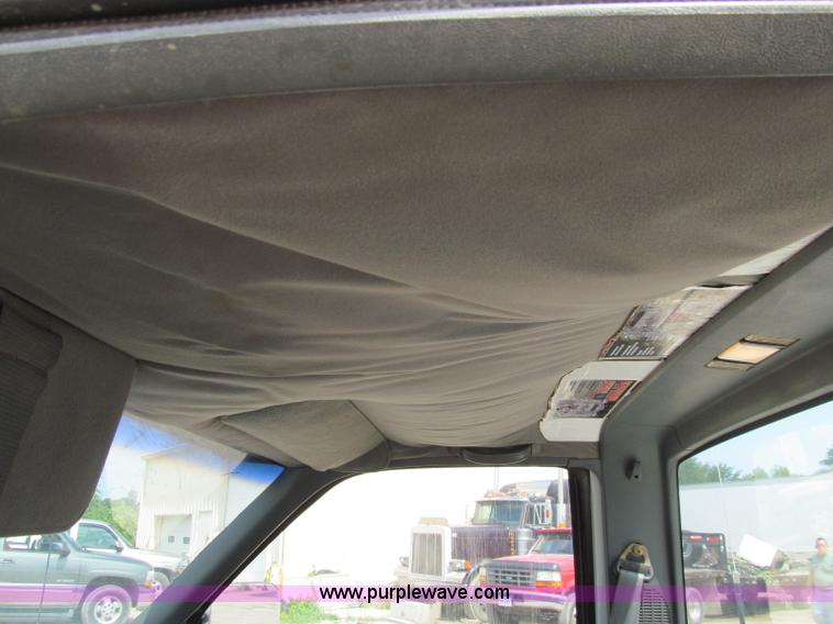 image for item A8322 1989 GMC K3500 pickup truck