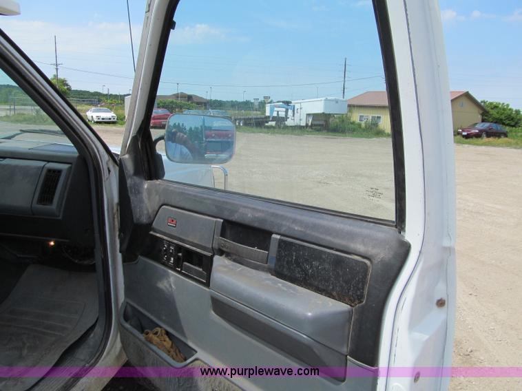 image for item A8322 1989 GMC K3500 pickup truck