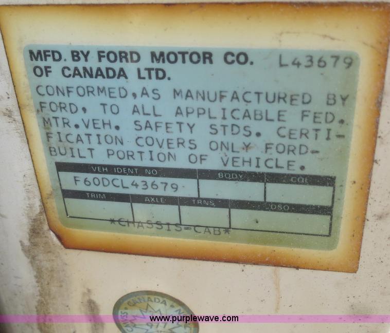 image for item B2405 1975 Ford 600 tow truck