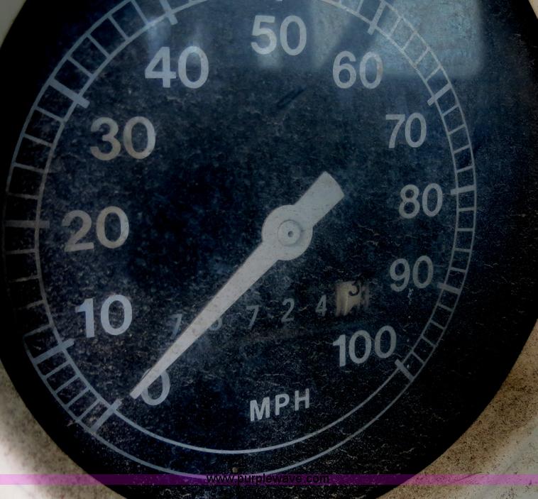 image for item B2405 1975 Ford 600 tow truck