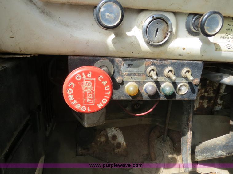 image for item B2405 1975 Ford 600 tow truck