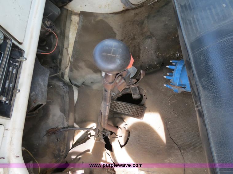 image for item B2405 1975 Ford 600 tow truck