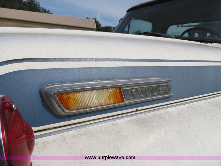 image for item B2405 1975 Ford 600 tow truck