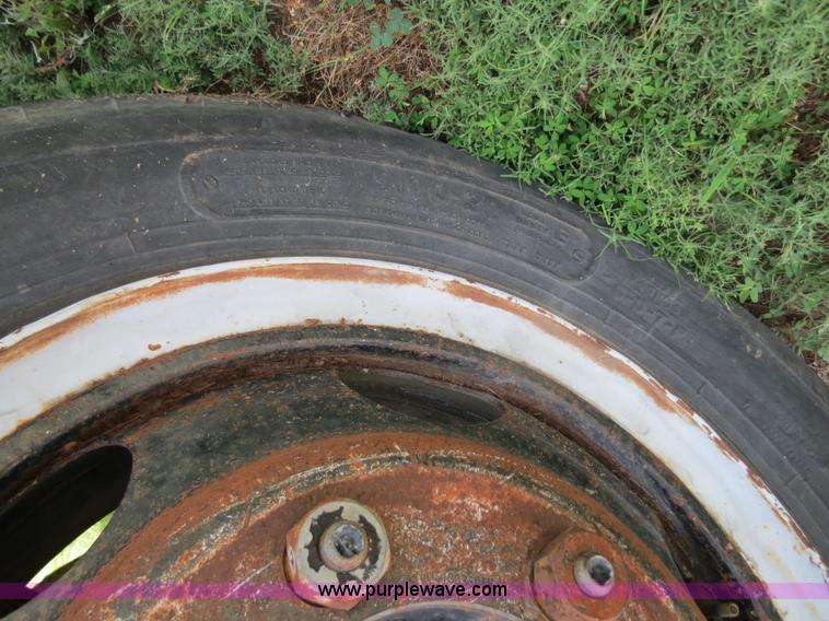 image for item B2405 1975 Ford 600 tow truck