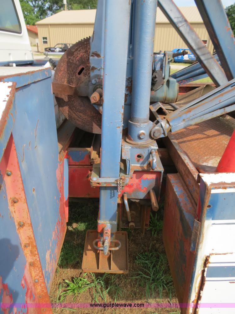 image for item B2405 1975 Ford 600 tow truck