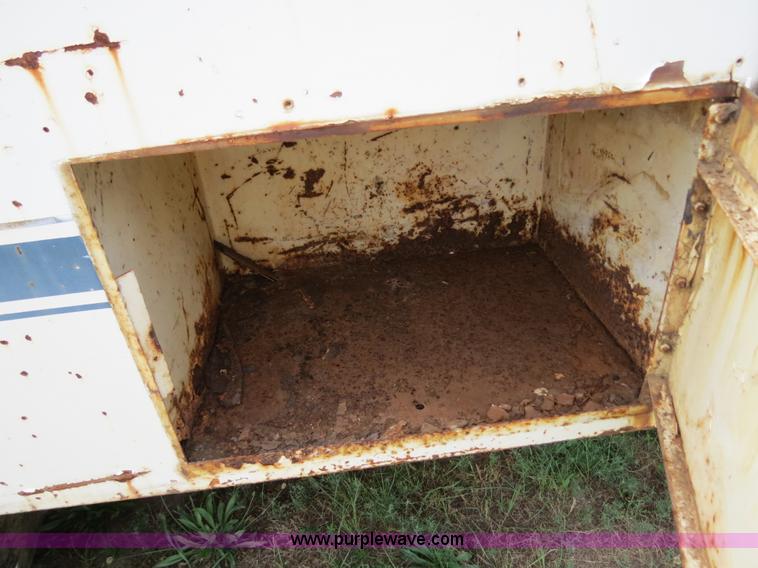 image for item B2405 1975 Ford 600 tow truck