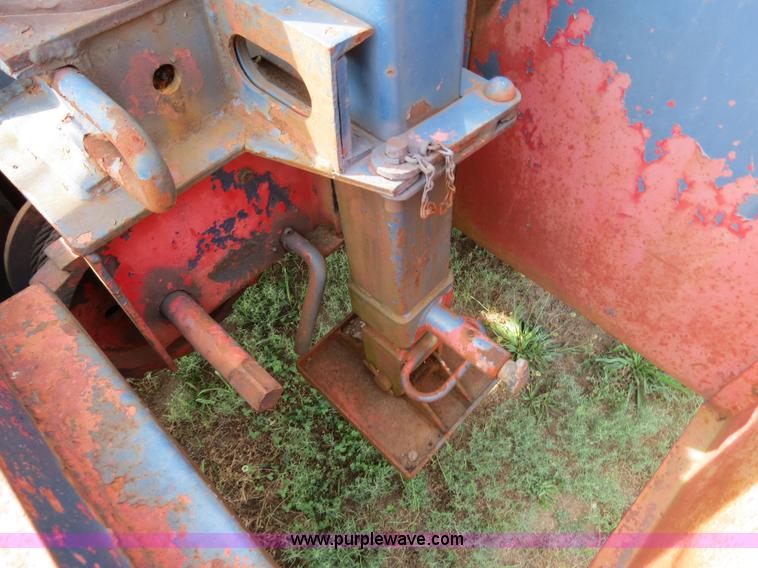 image for item B2405 1975 Ford 600 tow truck