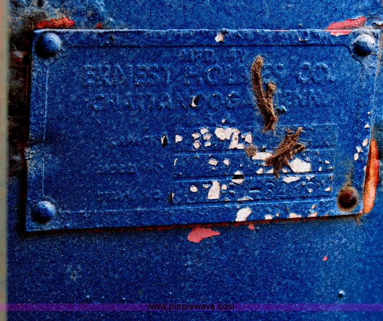 image for item B2405 1975 Ford 600 tow truck