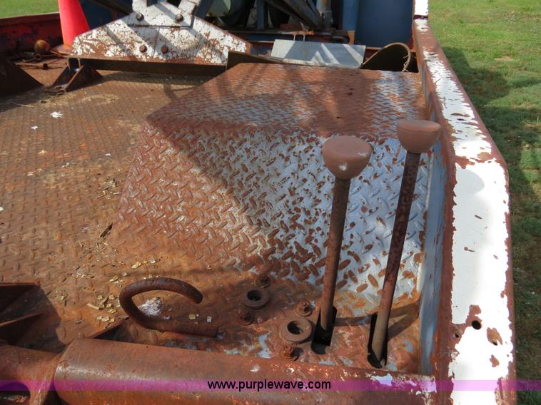 image for item B2405 1975 Ford 600 tow truck