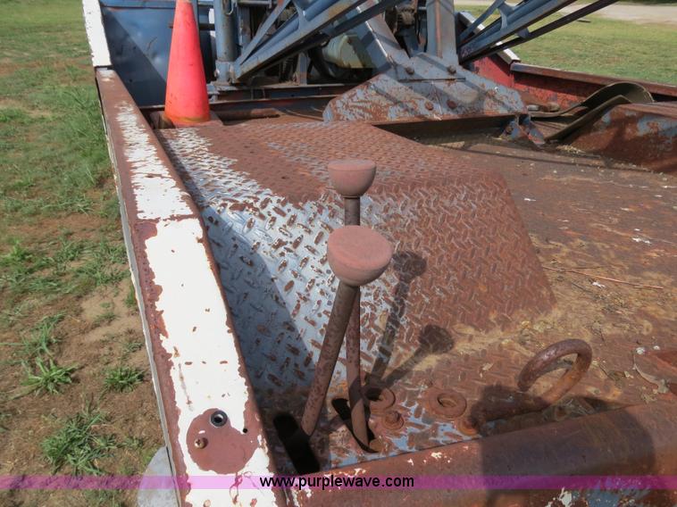 image for item B2405 1975 Ford 600 tow truck