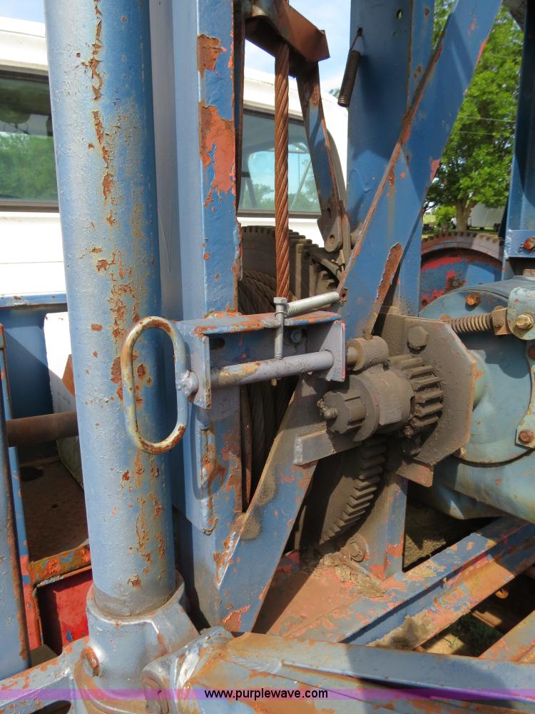 image for item B2405 1975 Ford 600 tow truck