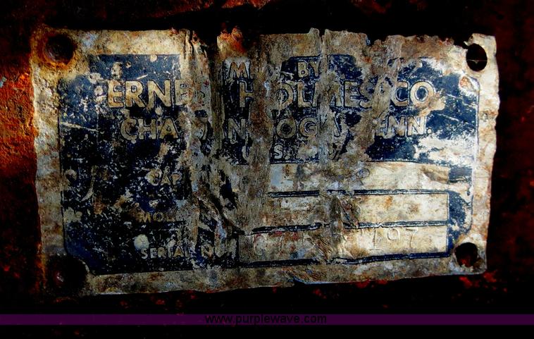 image for item B2405 1975 Ford 600 tow truck