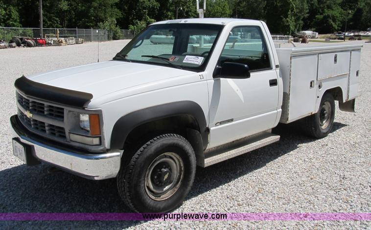 image for item B2720 1995 Chevrolet 3500 utility pickup truck
