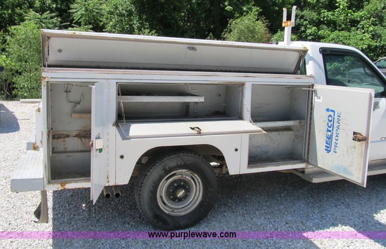 image for item B2720 1995 Chevrolet 3500 utility pickup truck