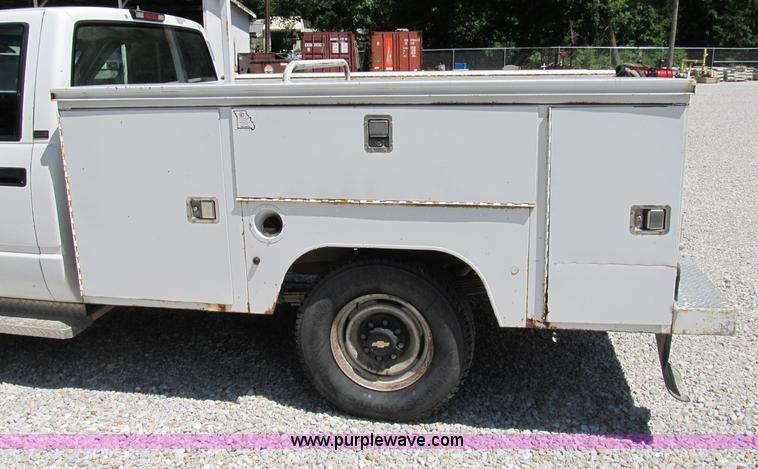 image for item B2720 1995 Chevrolet 3500 utility pickup truck