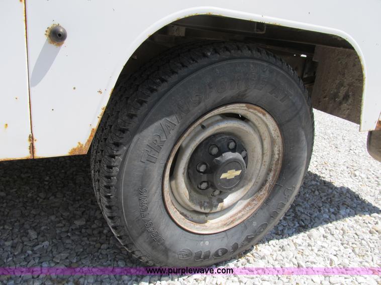 image for item B2720 1995 Chevrolet 3500 utility pickup truck