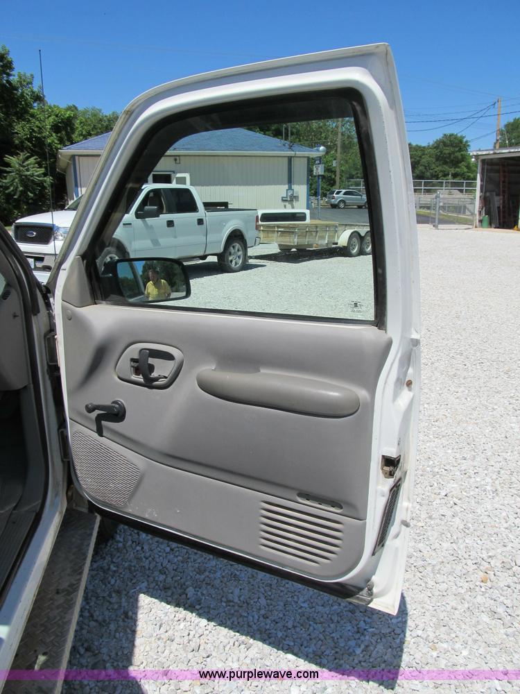 image for item B2720 1995 Chevrolet 3500 utility pickup truck