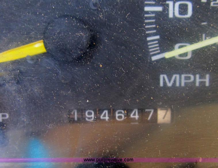 image for item B2720 1995 Chevrolet 3500 utility pickup truck